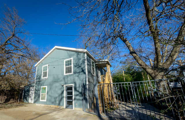 1124 South Burnett Avenue #200