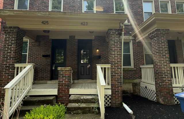 2 Bed / 2 Bath with Private Garage & Fenced Yard