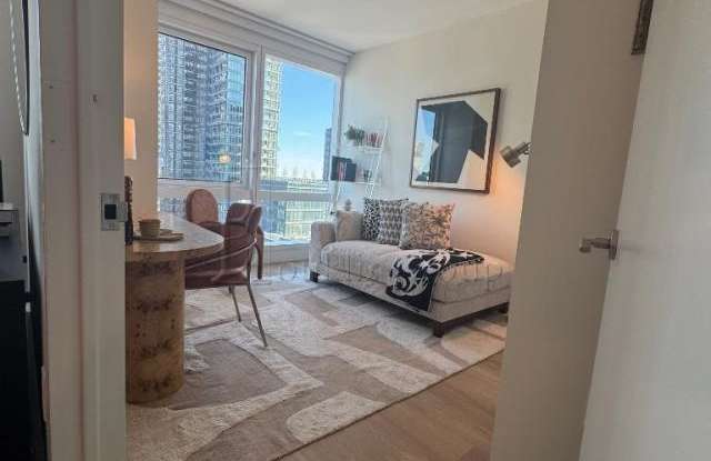 Photo of 10-03 Jackson Avenue