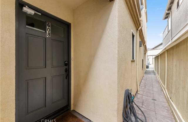 608 Clubhouse Avenue