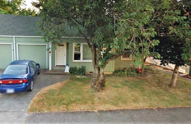 Charming 2 Bedroom duplex with garage in a Great Location!