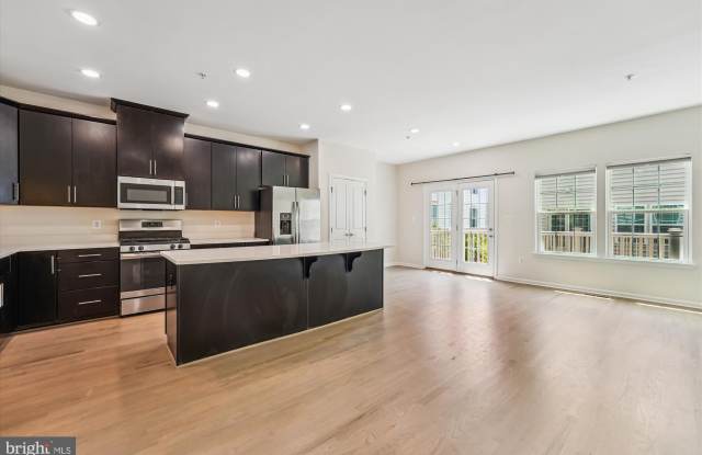 5313 SMITHS COVE Lane