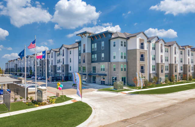Palladium Carver Living