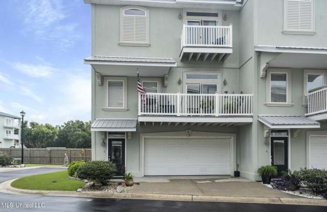 728 W Beach Boulevard lot: 728