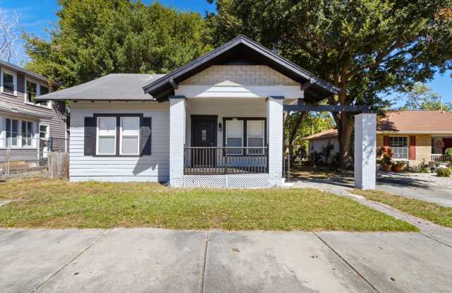 Cute 2bdrm/1bath Bungalo ** Section 8 OK ** Ready March 15