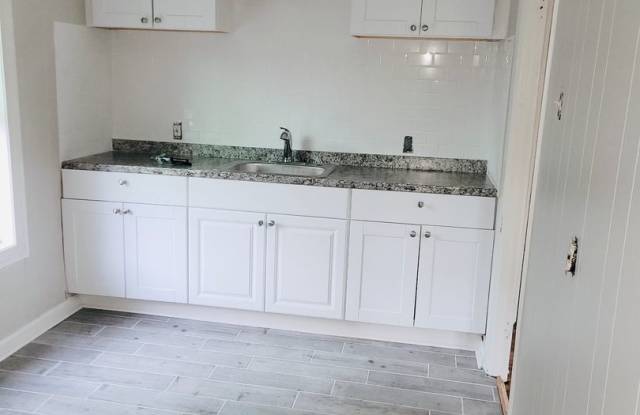 4958 Bradley Street (2 Bed/1 Bath)