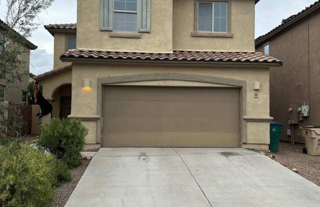 686 W Calle Canto Sereno