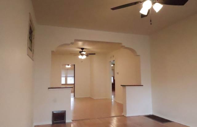 Charming Clifton Heights Bungalow!!