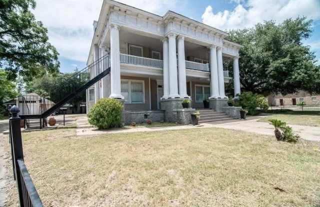 407 North Moody Street