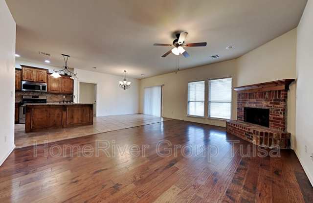 8421 N 76th East Ave