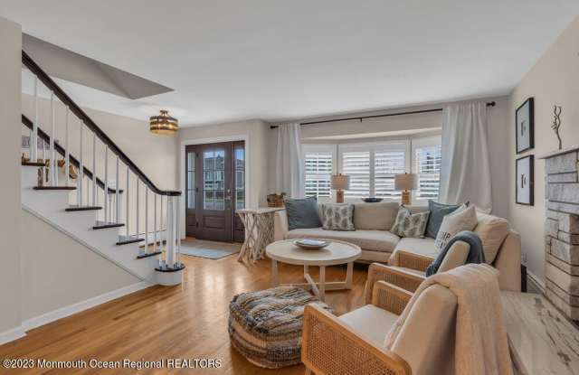 10 York Avenue