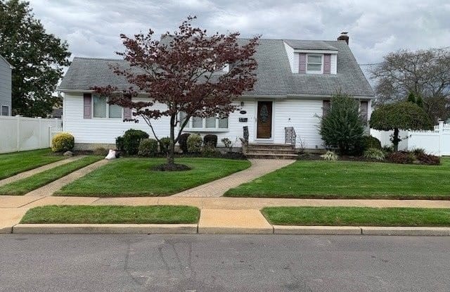 118 Westwood Road - 118 Westwood Road North, East Massapequa, NY 11762