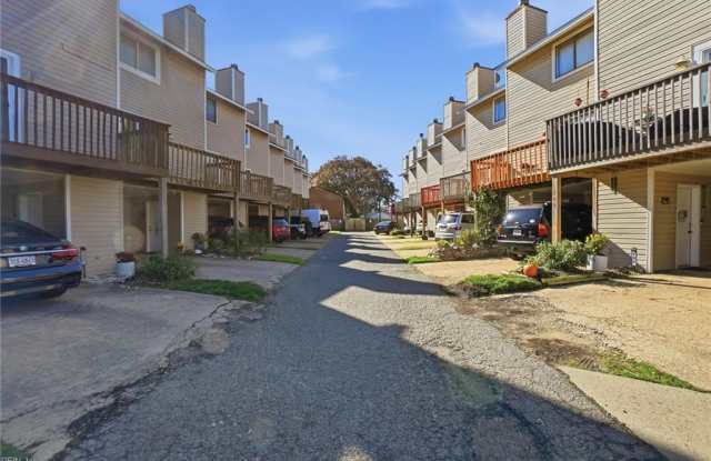 1521R E Ocean View Avenue