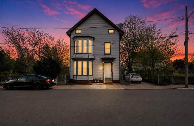 6 Bloomingdale Avenue