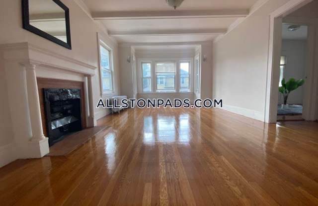 13 Boulevard Terr #17 Boston MA 02134