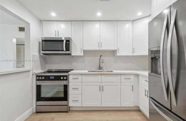 1075 W 68th St