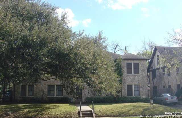224 E Rosewood