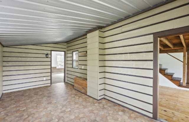 5675 Hall Lane