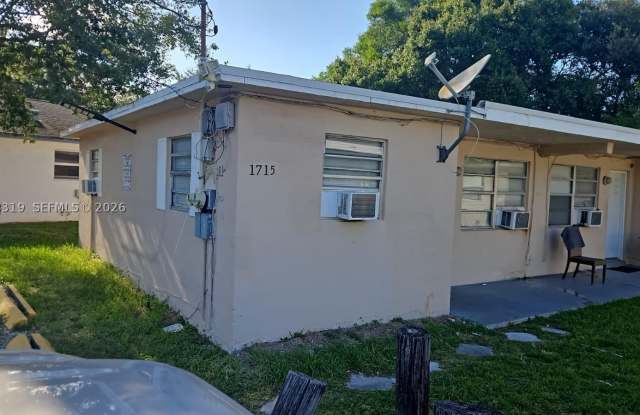 1715 NW 8th Ct