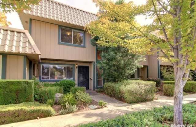 AVAILABLE NOW! COTTAGE OAKS CONDO IN A GREAT LOCATION OF SACRAMENTO - 2135 Cottage Way, Arden-Arcade, CA 95825