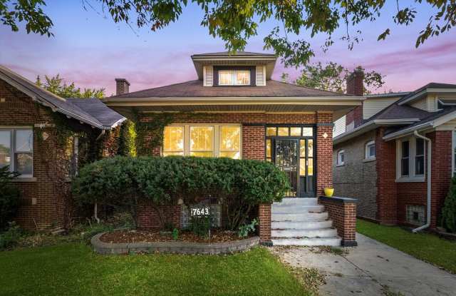 7643 S Paxton Avenue
