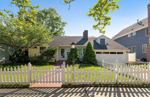 104 N Nassau Ave