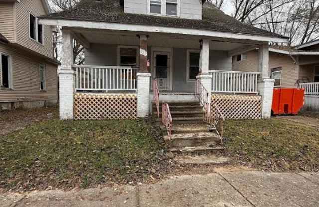 Photo of 327 East Stuart Avenue