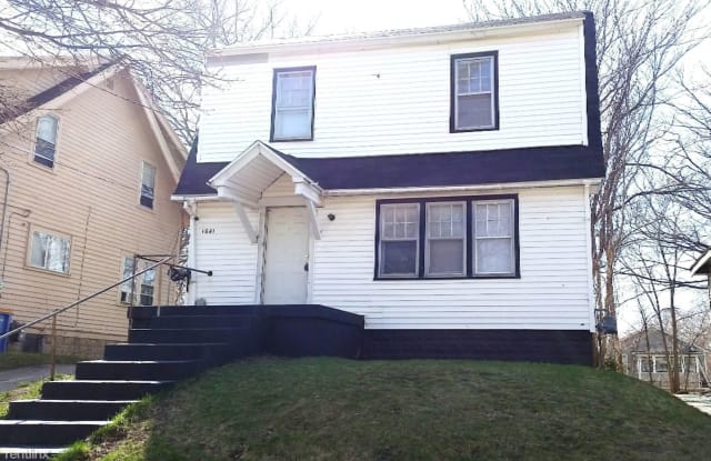 1041 Niagara Ave SE - 1041 Niagara Avenue Southeast, Grand Rapids, MI 49507