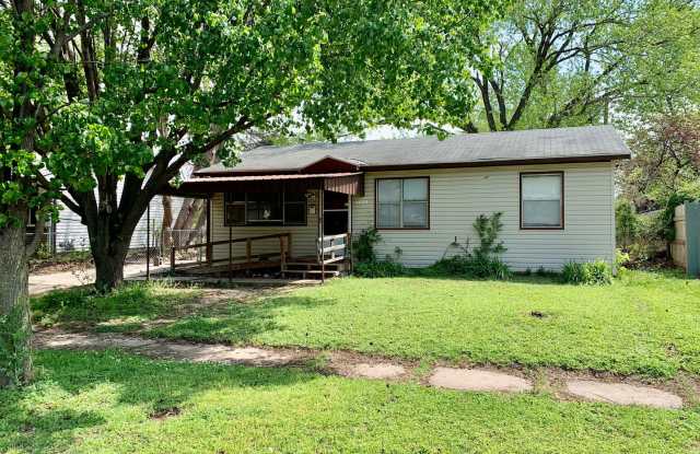 3024 S St Paul Ave - Charming 3 Bed 1 Bath