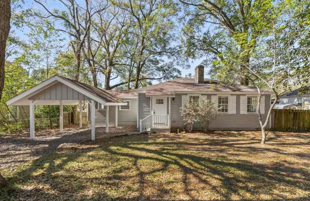 Three Bedroom Cottage in Country Club Village