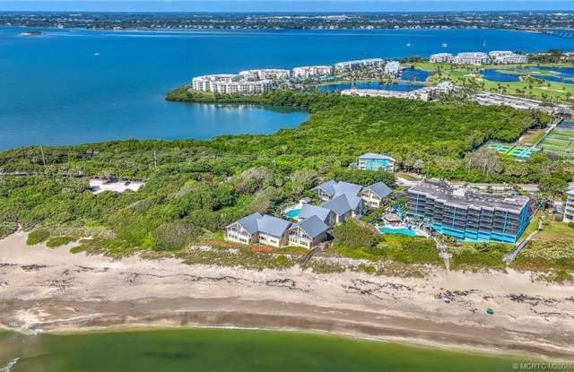 245 NE Macarthur Boulevard unit: 11