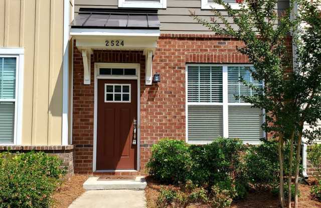Photo of Beautiful townhouse close to uptown