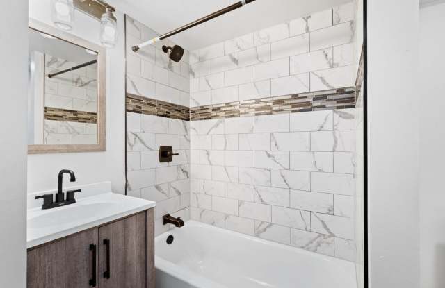 SCORE 50% OFF 1ST MONTH'S RENT IF SIGNED BY DEC 12! Stunning 4 bedroom home in Mt. Washington available Dec 26!