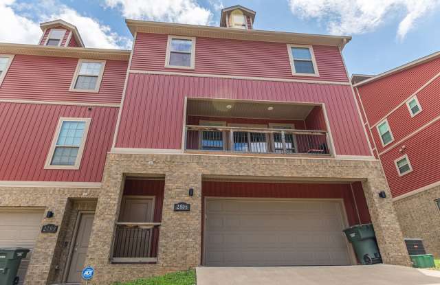 Photo of Fully Furnished Condo!! 3 bedroom 2.5 bath minutes from the U of A!!!!