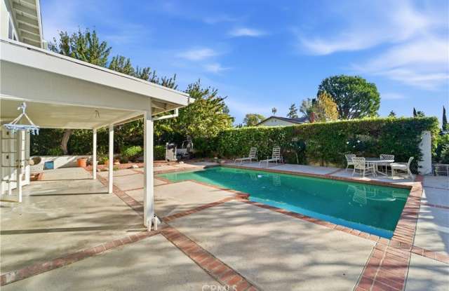 Photo of 11344 Baird Avenue