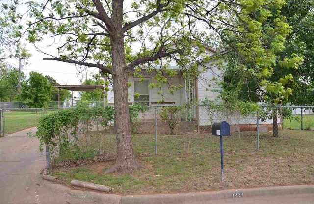 1221 33RD STREET - 1221 33rd St, Wichita Falls, TX 76302