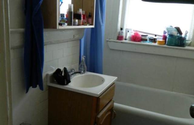 Great 1 bedroom Available NOW! (Fenway)