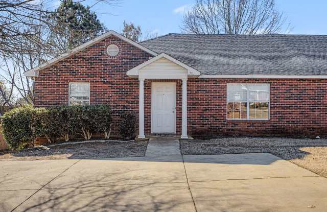 Now Available! 3 Bed 3 Bath Duplex