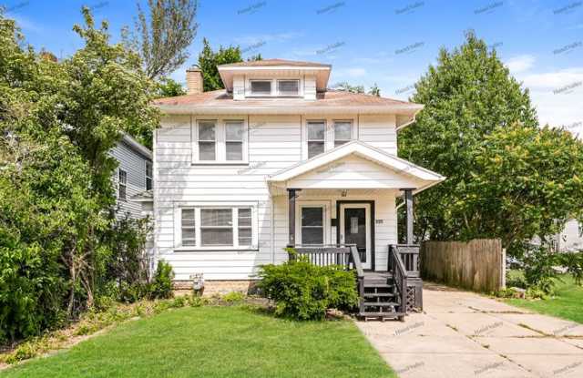 805 Woodland Avenue