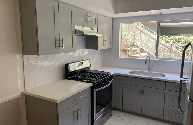 15204 Dickens Street