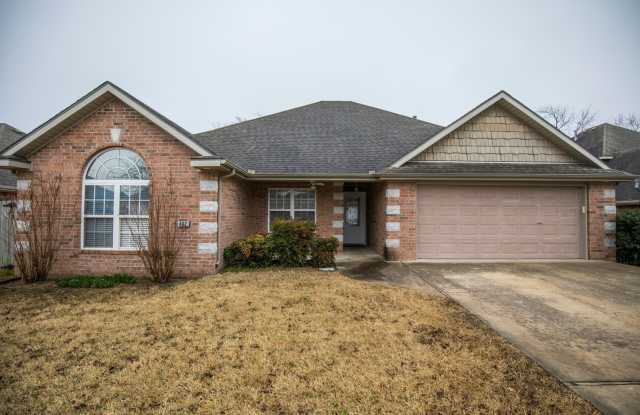 ***402 NE Shasta Court***