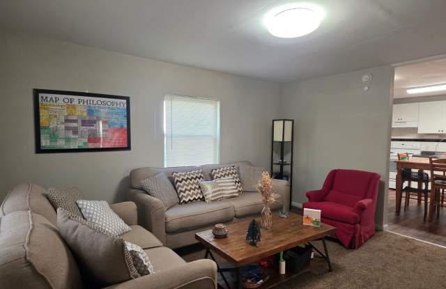 Knoxville 37921 - 3 bedroom 1 bath - call Lisa Vineyard or Shannon Russell 865-216-9334