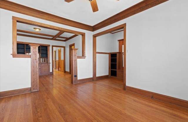 4226 N Sawyer Avenue