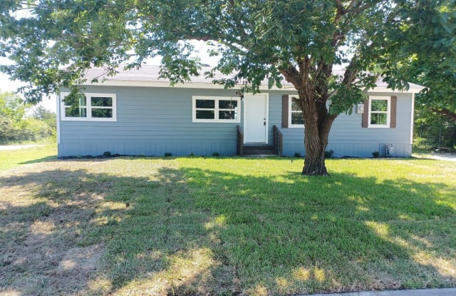 1801 Sayle Street - 1801 Sayle Street, Greenville, TX 75401