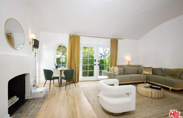 Photo of 953 N Martel Ave