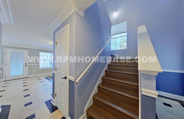 Spacious 3-Bedroom Home in the Heart of Destin – Available Now!