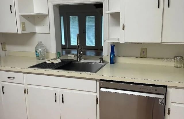 1035 E LAKE PARKER DRIVE