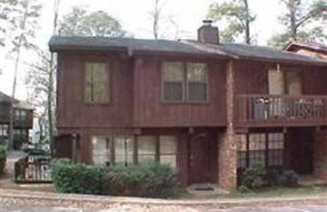 3 Bedroom, 2.5 Bath off of Mission Road! Available August 2024! - 2226 Timberwood Circle North, Tallahassee, FL 32304