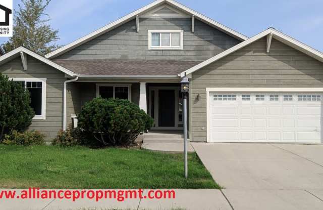 Spacious 3 bedroom house with fenced back yard