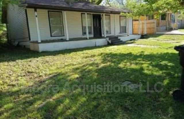 810 W Day St